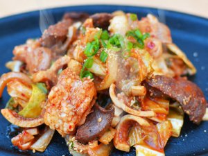 もつ焼き鉄板赤